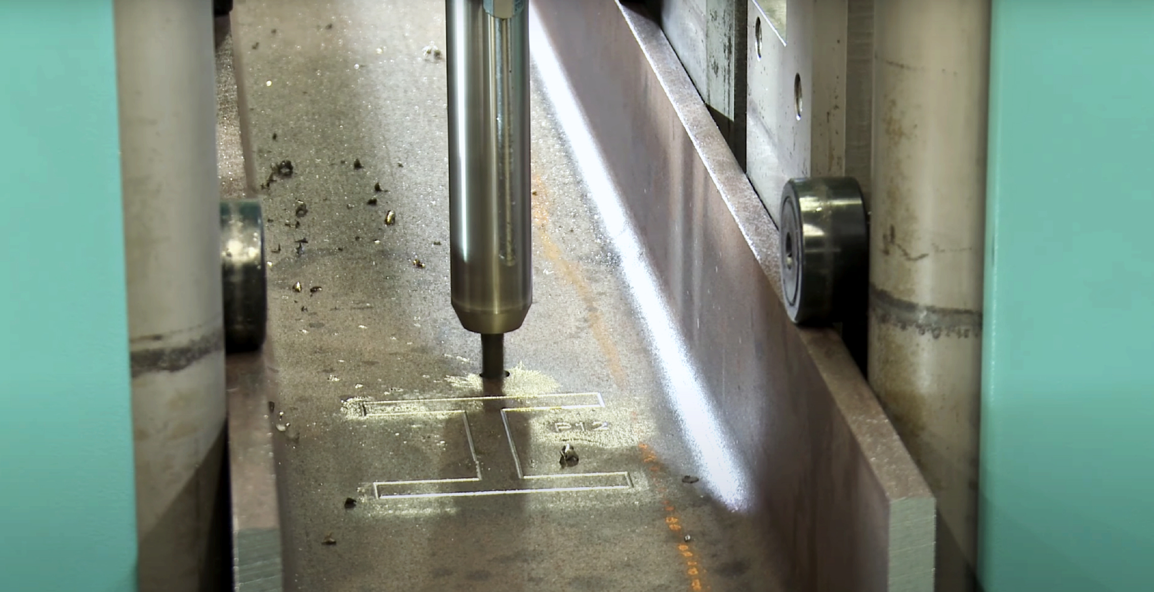 Pieza de metal perforada